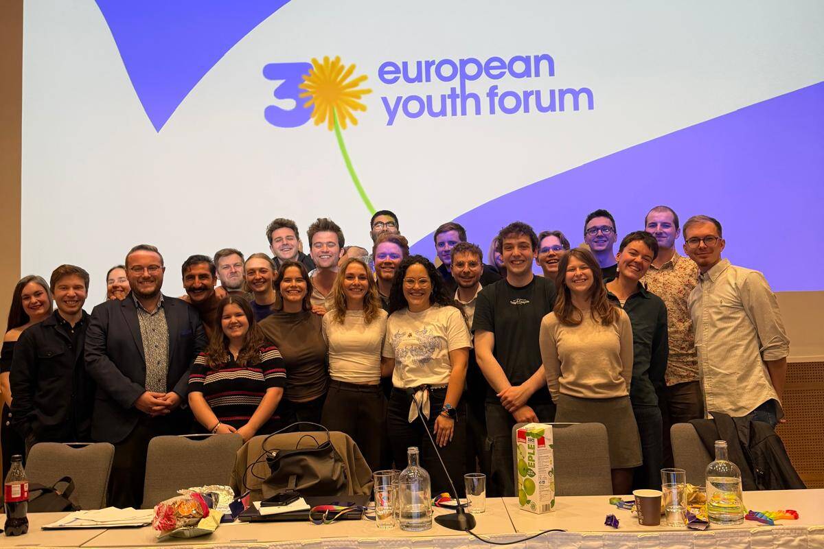 Europ&auml;ische Jugenddelegierte in Tromso in einem Gruppenbild